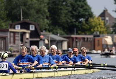 Wedstrijdroeien boord acht 2