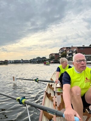 2022-09-25-op-de-benen-en-slippend-rondom-en-door-leiden-de-sluitingstocht-1