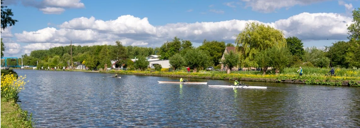 jeugdroeien-twee-skiffs